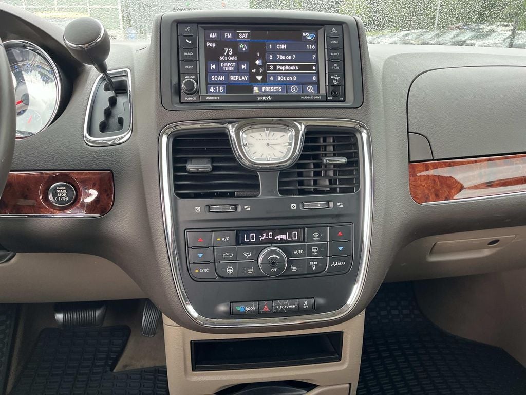 2016 Chrysler Town & Country Touring
