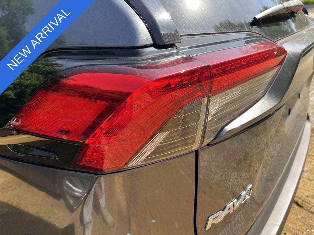 2020 Toyota RAV4 Hybrid XLE