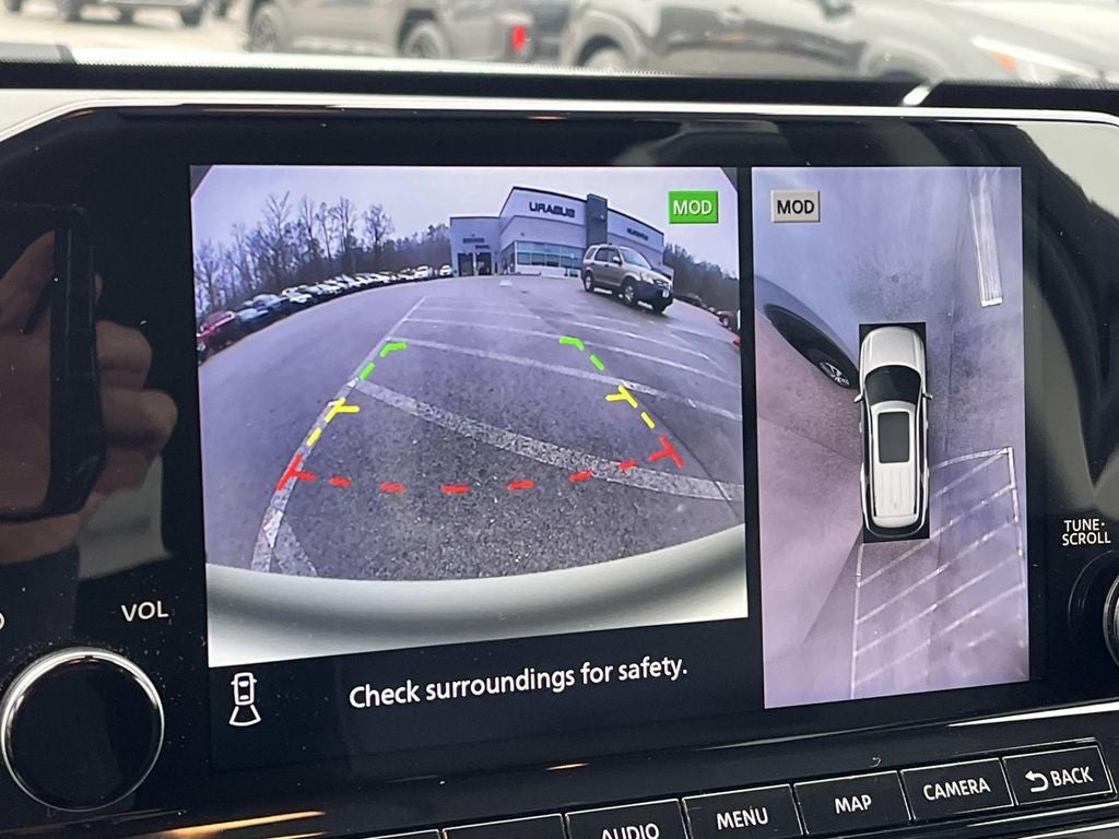 2024 Nissan Pathfinder SL