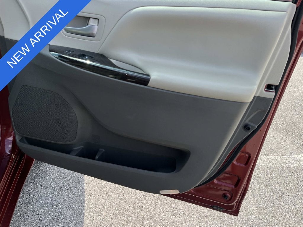 2015 Toyota Sienna XLE Premium 8 Passenger