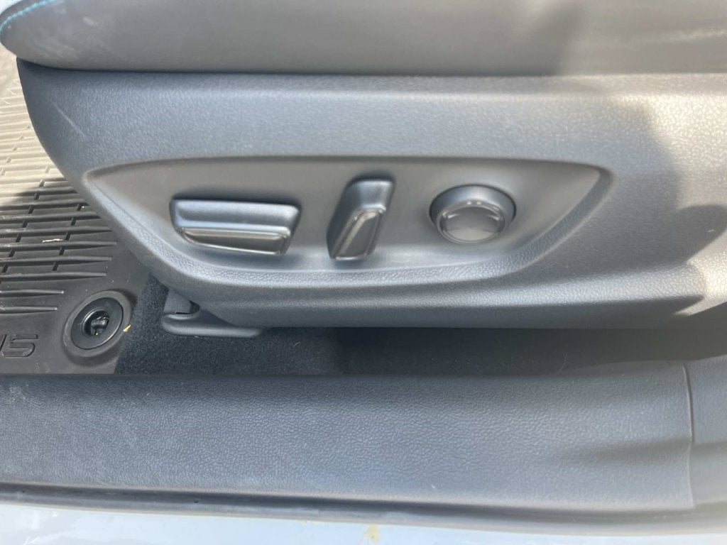 2022 Toyota Prius XLE