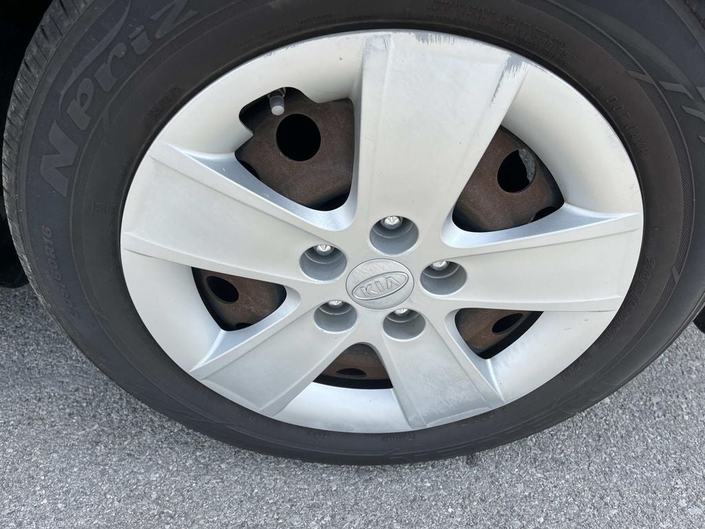2009 Kia Rondo LX